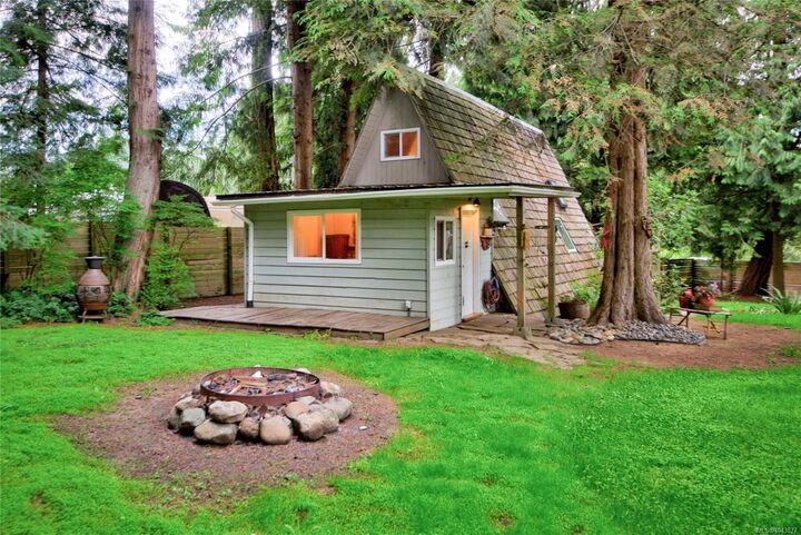 Property Photo: 7685 Ships Point Rd BC V0R 1W0