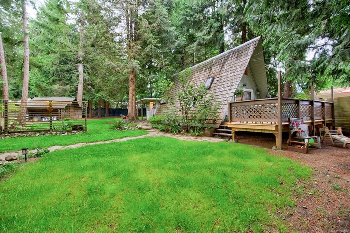 Property Photo: 7685 Ships Point Rd BC V0R 1W0