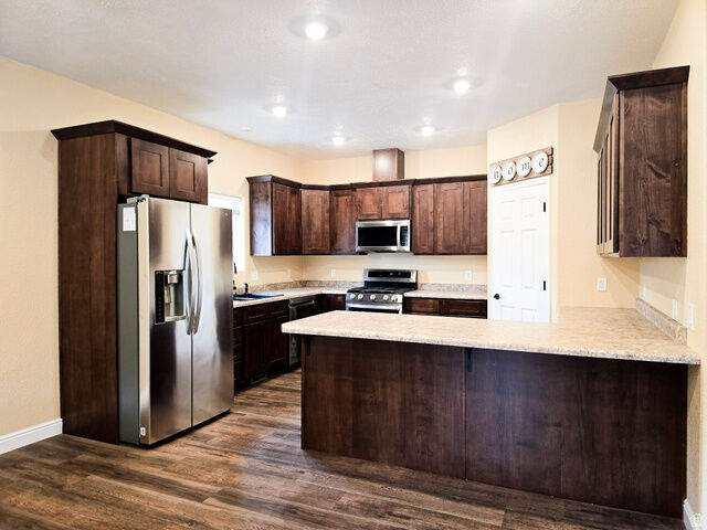 Property Photo:  827 S 300 E  UT 84754 
