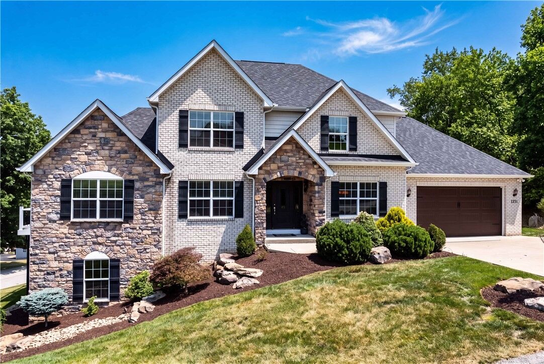 Property Photo:  4511 Country Club Dr  PA 15236 