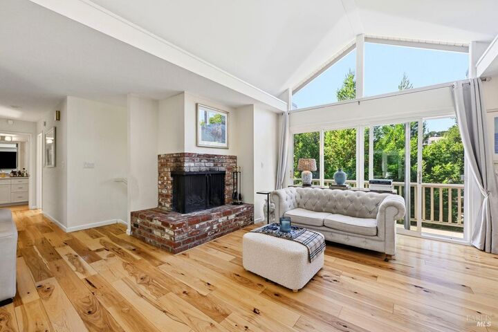 Property Photo: 42 Oxford Drive CA 94903
