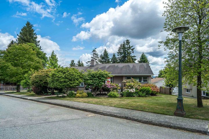 324 Churchill Avenue — photo 1