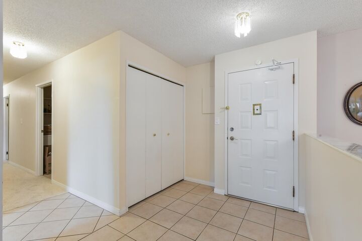 Property Photo: 1521 Blackwood Street 305 BC V4B 3V6