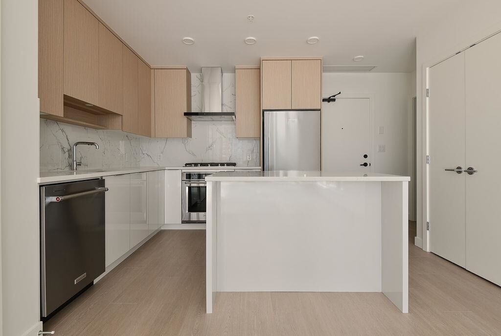 Property Photo: 699 Whiting Way 2102 BC V3J 0N7