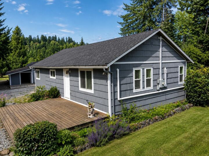 Property Photo: 33625 Ferndale Avenue BC V2V 7G4