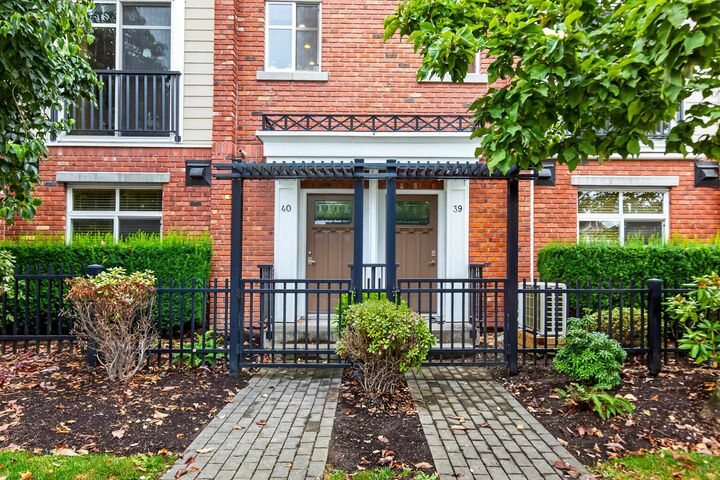 20738 84 Avenue 40 — photo 1