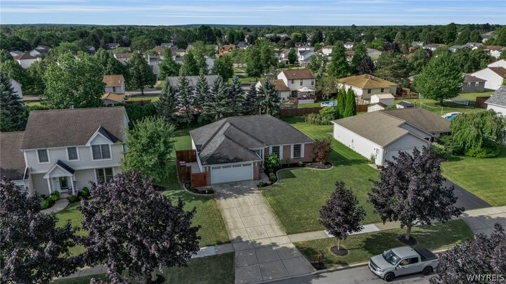 Property Photo:  43 Woodgate Drive  NY 14086 