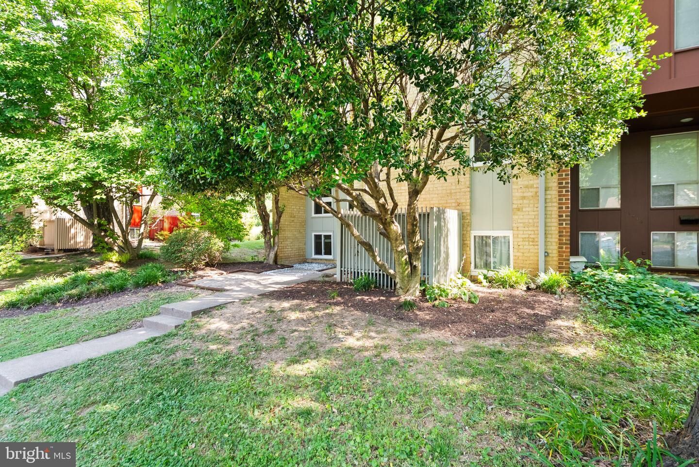 Property Photo: 11041 Saffold Way VA 20190