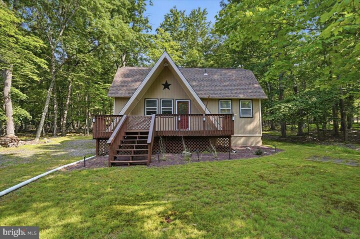 Property Photo:  231 W Lake Valley Drive  PA 18202 