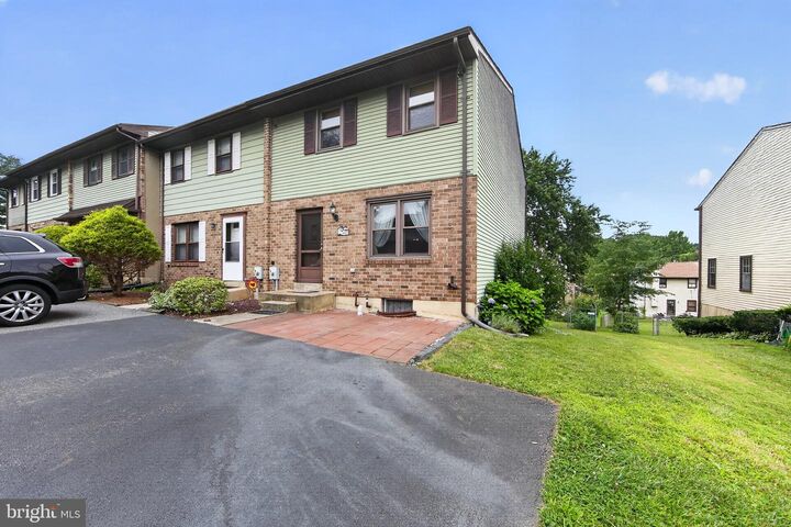 Property Photo:  4809 Sugar Plum Court  DE 19808 