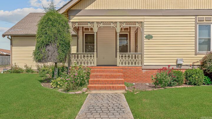 Property Photo:  2607 Greenbriar  AR 72401 
