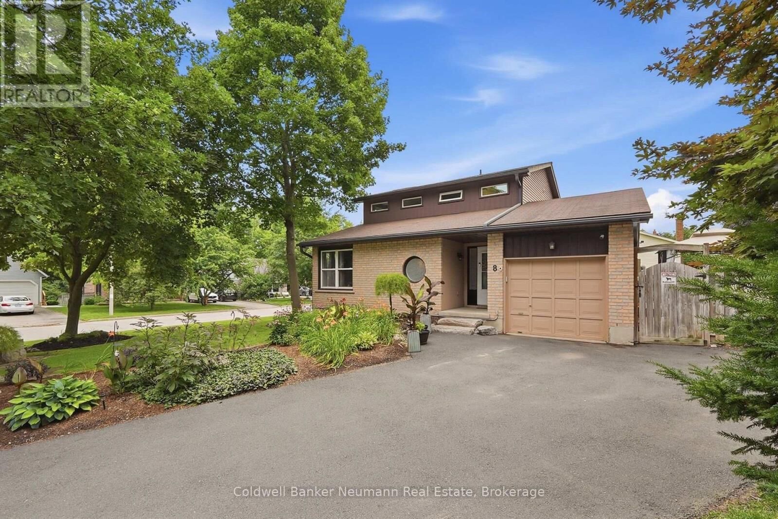 Property Photo: 8 Pickwick Place ON N1H 7V8