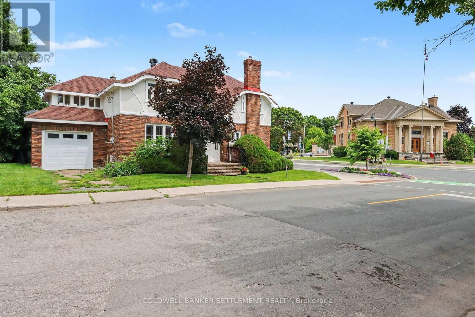 Property Photo:  2 Gladstone Avenue  ON K7H 1L2 