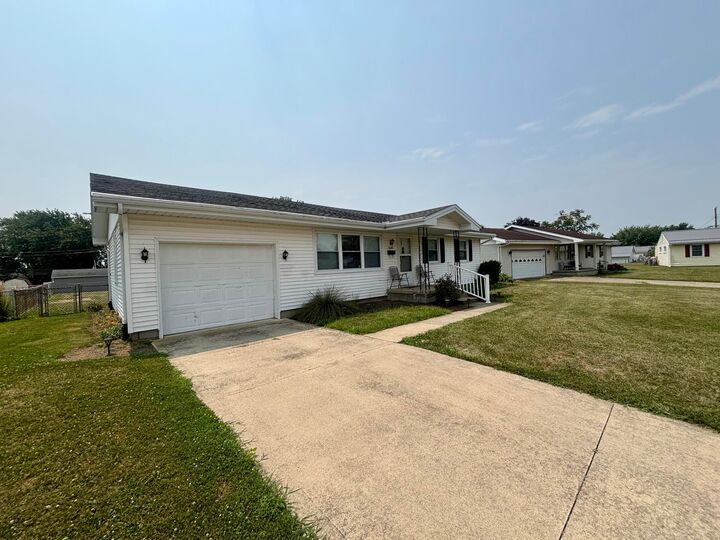 Property Photo: 1605 Sunset Drive OH 43160