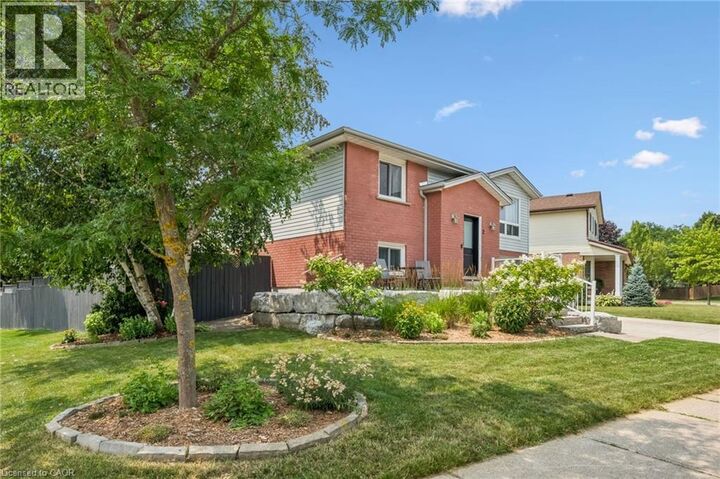 Property Photo:  2 Newbury Drive  ON N2N 2W7 