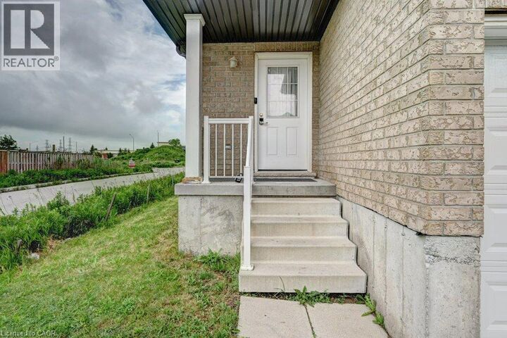 Property Photo: 1367 Countrystone Drive East ON N2N 3R8