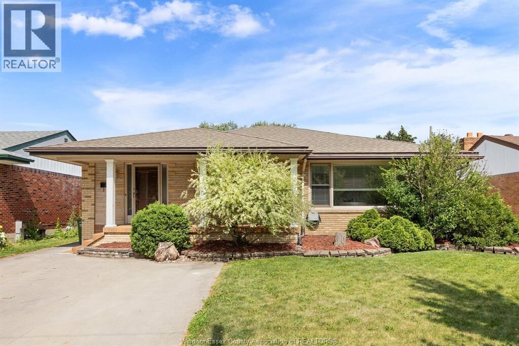 Property Photo:  850 Greendale Drive  ON N8S 4B1 