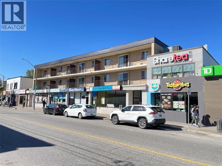 Property Photo:  2136 Wyandotte Street West 32  ON N9B 1J9 