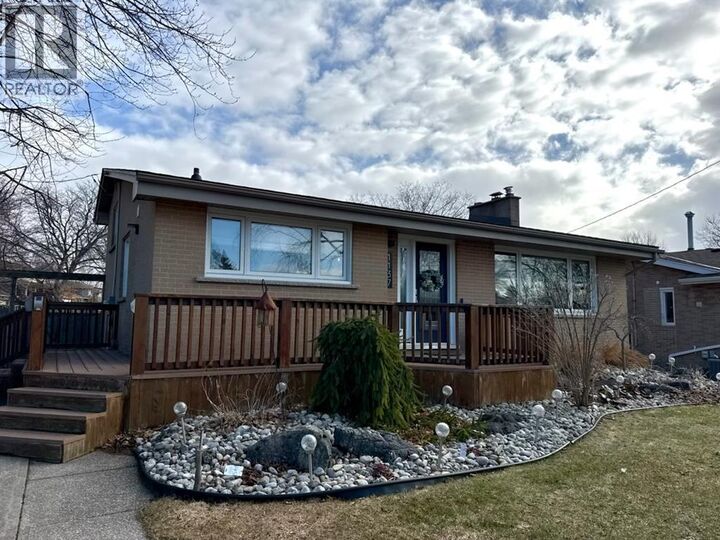 1137 Gurd Street — photo 1