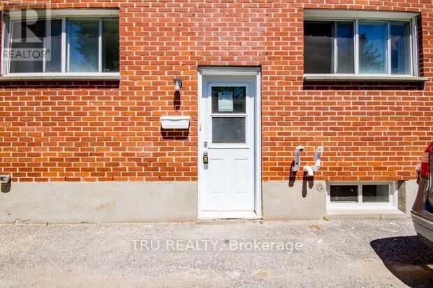 Property Photo:  2430 Iris Street B  ON K2C 1C6 