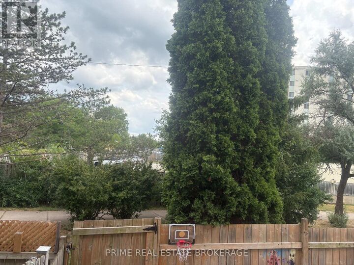 Property Photo: 135 Belmont Drive 44 ON N6J 4J3