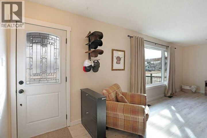 Property Photo:  534 Iris Street  AB T0J 2W0 