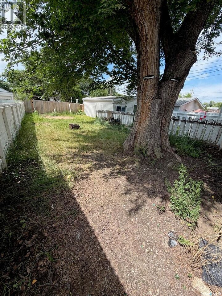Property Photo: 1313 G Avenue N SK S7L 2A6