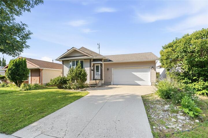Property Photo: 193 Arthur Wright Crescent MB R2P 1Y7