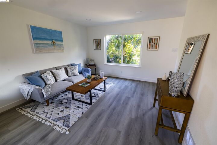 Property Photo:  140 El Capitan Ln  CA 94509 