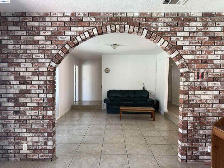 Property Photo:  2784 Entrada Cir  CA 94509 