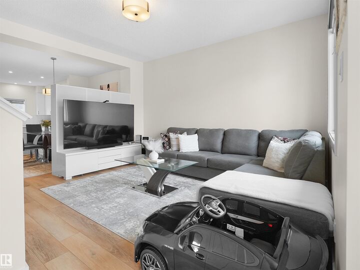 Property Photo:  209 Desrochers Boulevard SW  AB T6W 4N2 