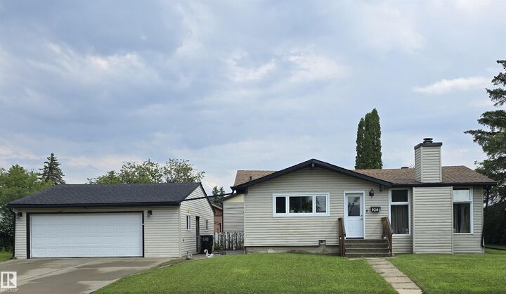 Property Photo:  9201 153 Street NW  AB T5R 1P7 