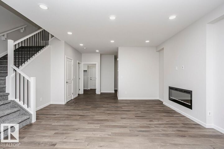 Property Photo:  2815 62 Street SW  AB T6X 3G4 