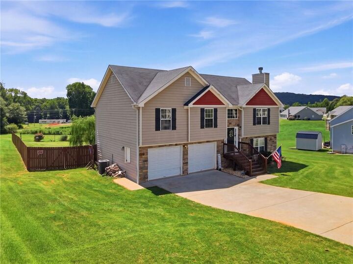 Property Photo:  8241 Mountain Glen Drive  GA 30527 