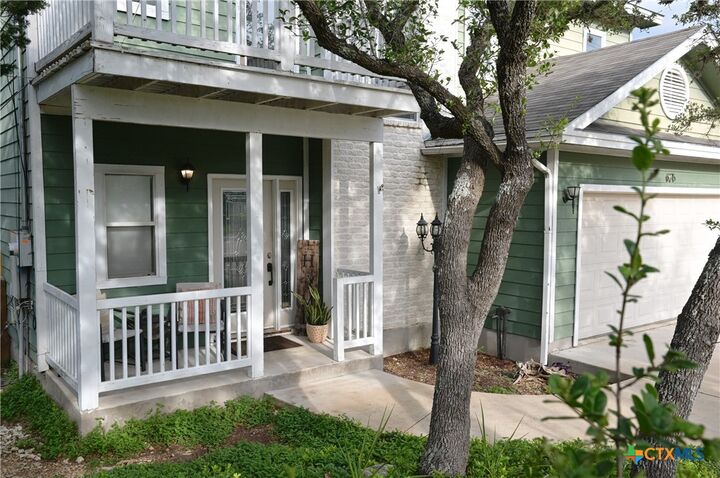 Property Photo:  626 April Dr Drive  TX 78133 