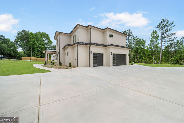 Property Photo: 210 Simonton Road SW GA 30046