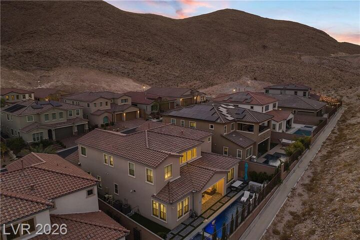 Property Photo:  