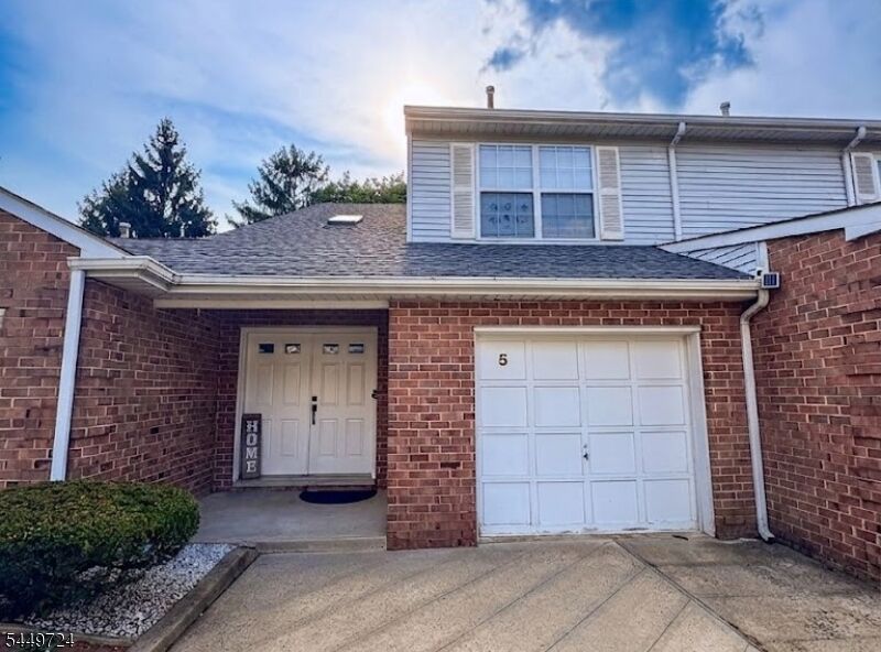 Property Photo:  5 Gerald Court  NJ 08833 