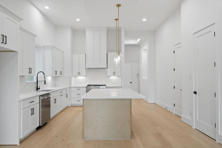 Property Photo:  1227 Prince Street  TX 77008 