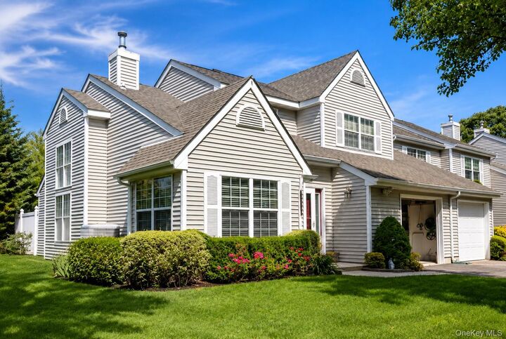 Property Photo:  65 Mystic Circle  NY 11706 