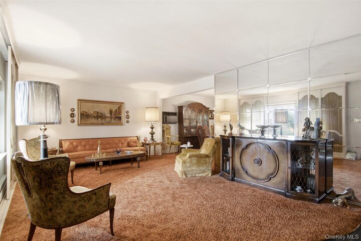 Property Photo:  4 Smithtown Crescent  NY 11787 