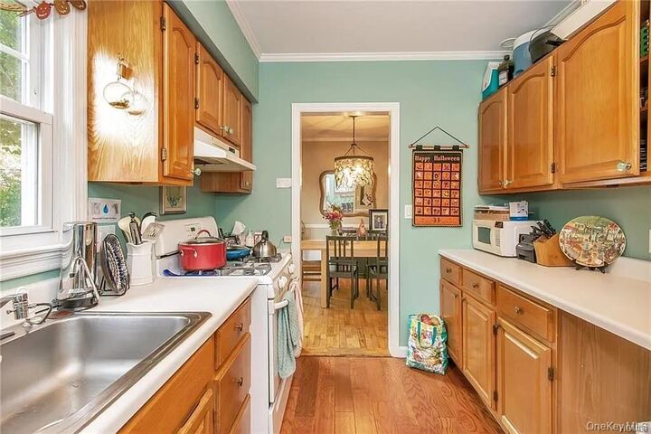 Property Photo:  7 Wendover Road  NY 10709 