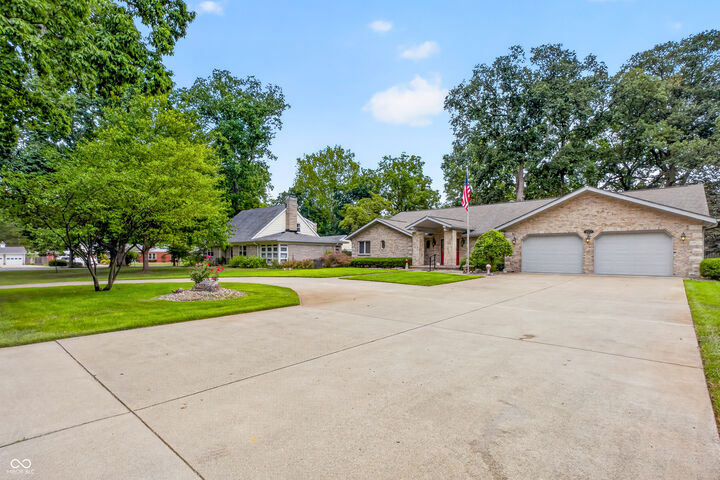 Property Photo:  1023 Hawthorne Drive  IN 47203 
