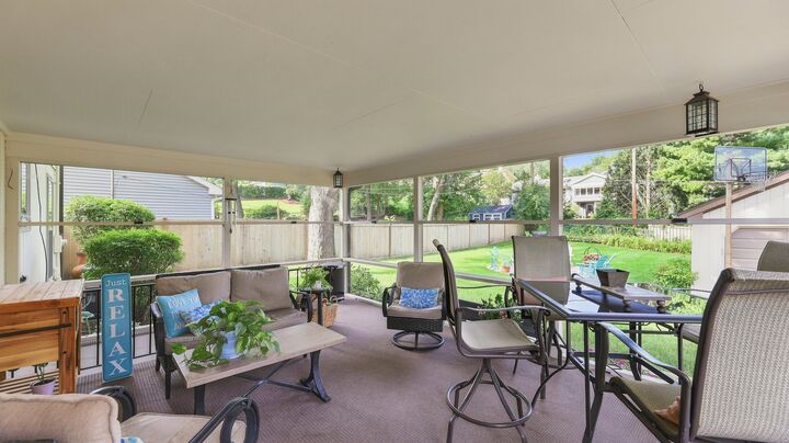 Property Photo:  184 Spring Avenue  IL 60137 
