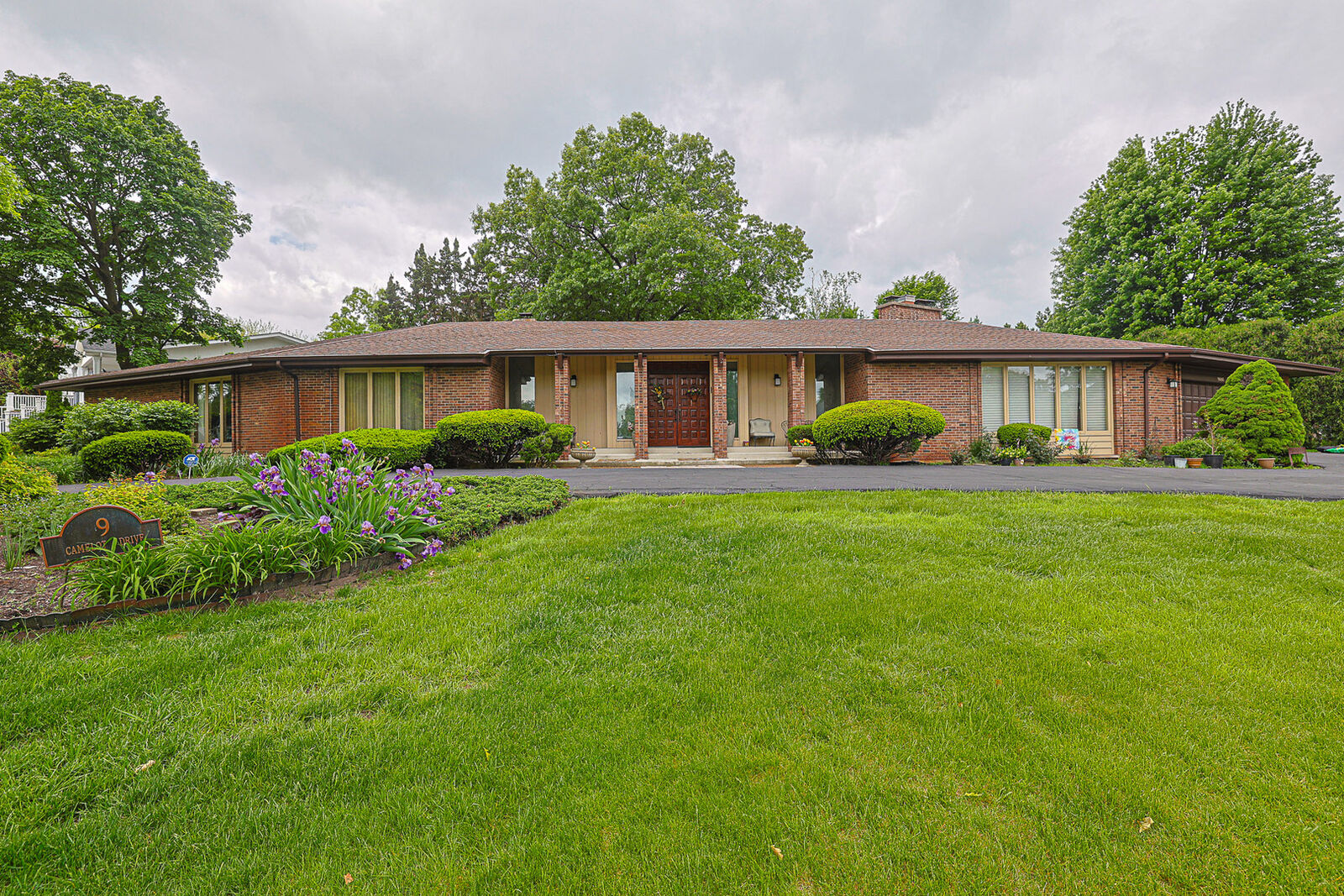 Property Photo:  9 Camelot Drive  IL 60523 