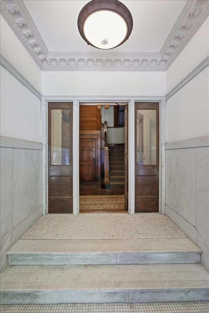 Property Photo:  524 W Oakdale Avenue 2  IL 60657 