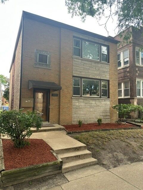 Property Photo: 5020 N California Avenue IL 60625