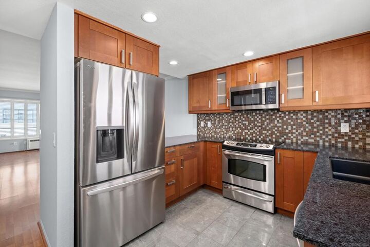 Property Photo:  1411 Robinson Ave 14  CA 92103 
