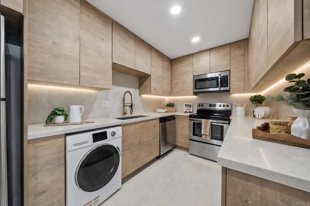 Property Photo:  3431 Park Blv 206  CA 92103 