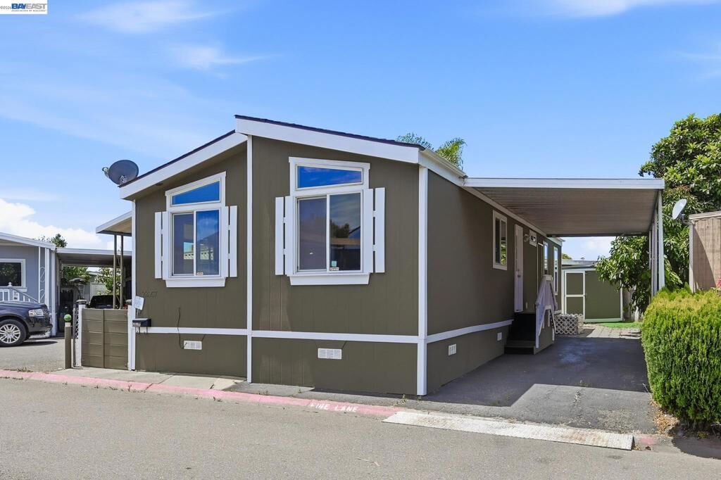 Property Photo:  28957 Venus St  CA 94544 